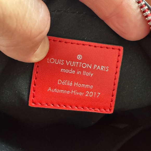 Louis Vuitton x Supreme Danube Crossbody Bag - Picture 2 of 8